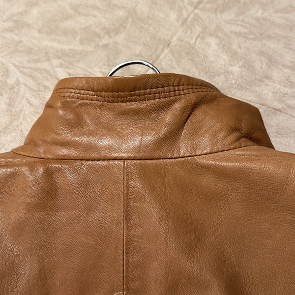 EXCELLENT USED CONDITION COLE HAAN GENUINE LAMBSKIN JACKET. SIZE M. LIKE BUTTER. - Picture 4 of 7